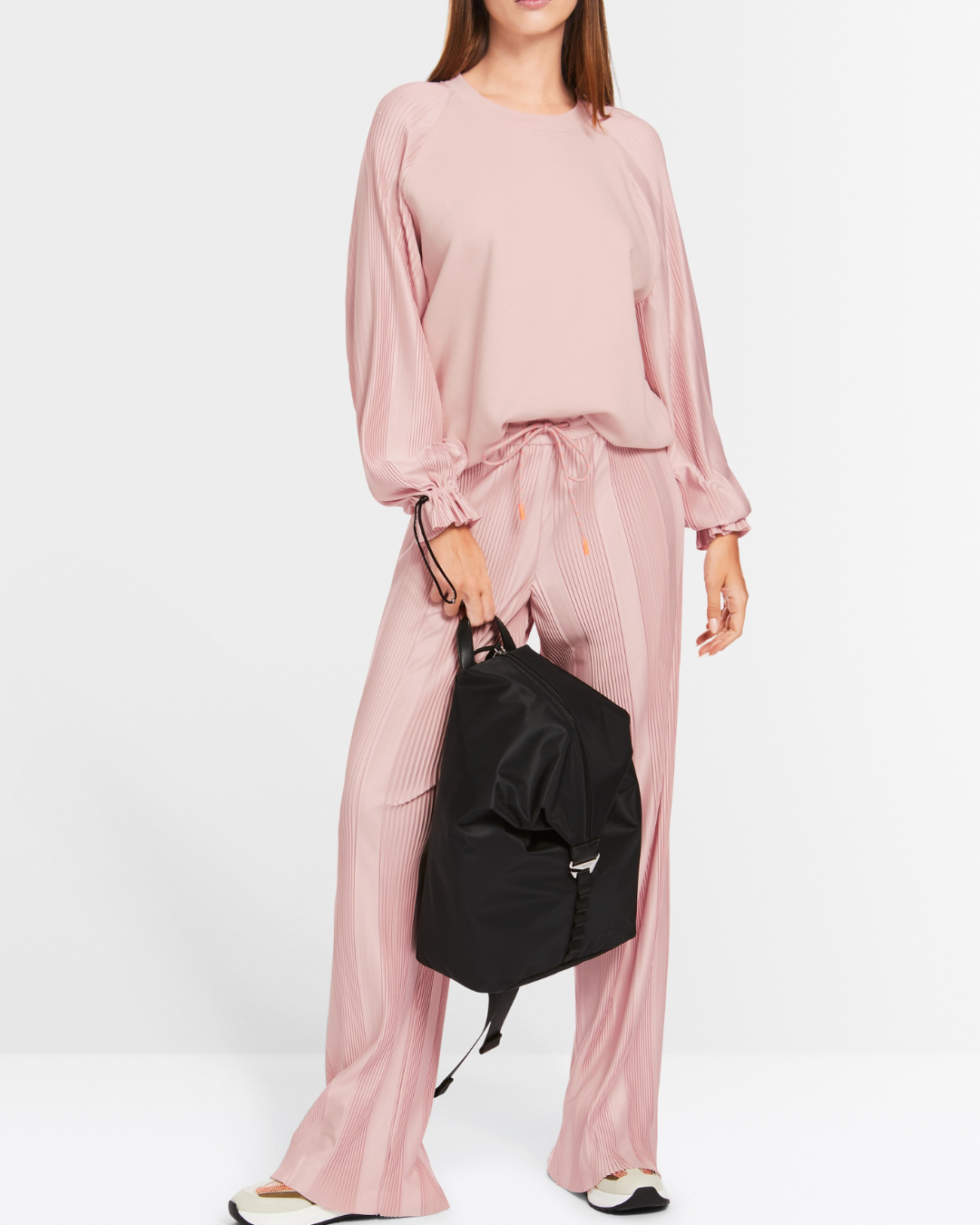 Sweatshirt with pleated sleeves